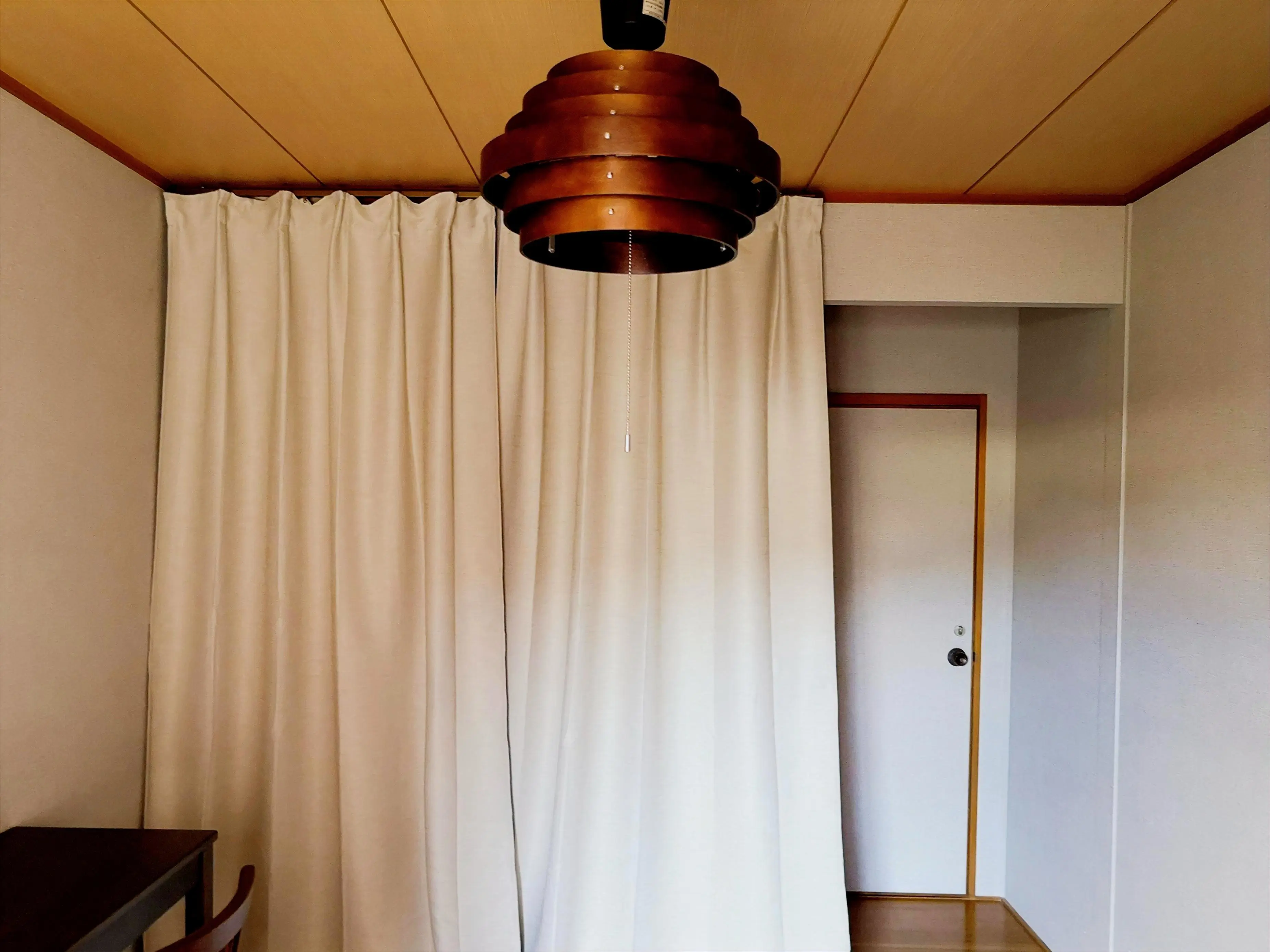 102号室/カーテン付き収納スペース