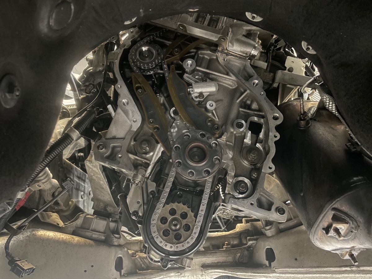 New timing chain installed in BMW engine after replacement