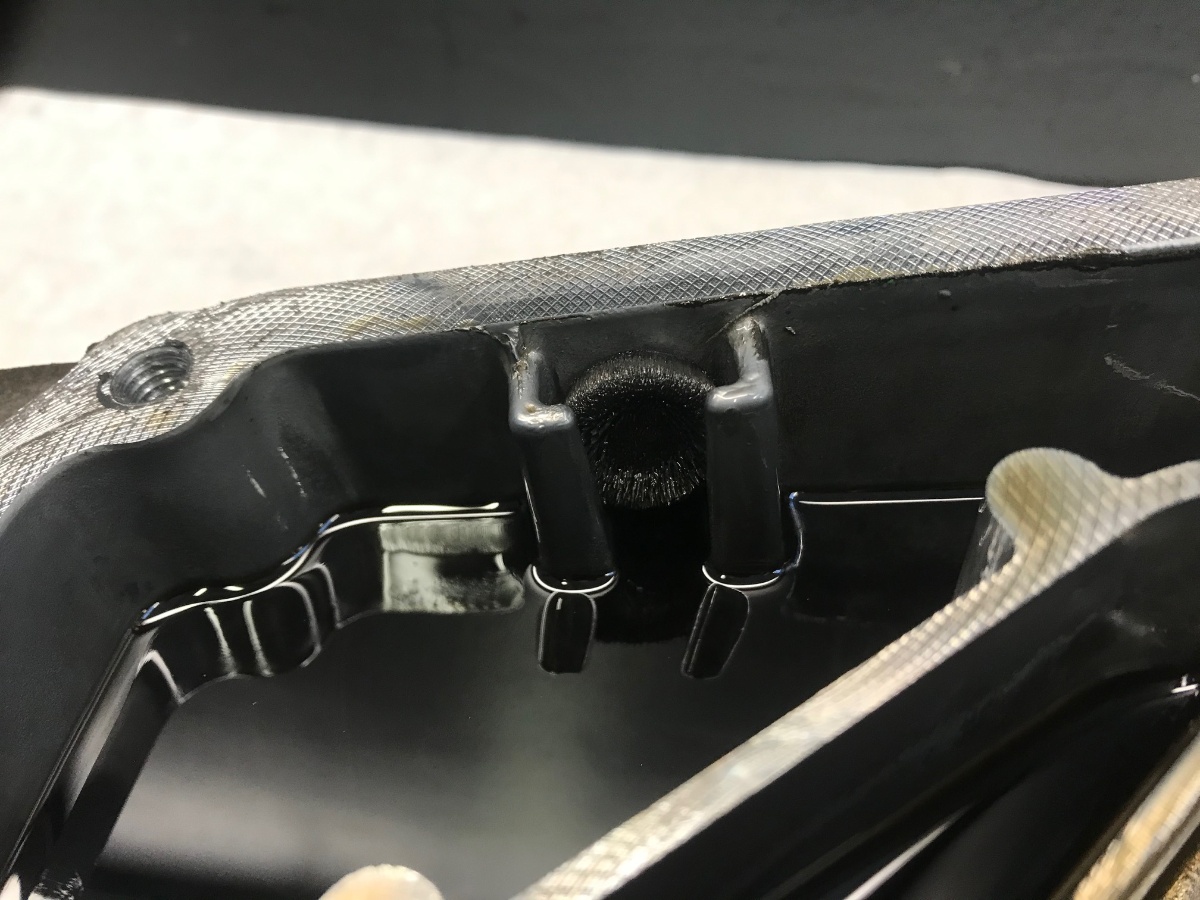 Transfer case drain plug magnet loaded with metal debris and clutch material