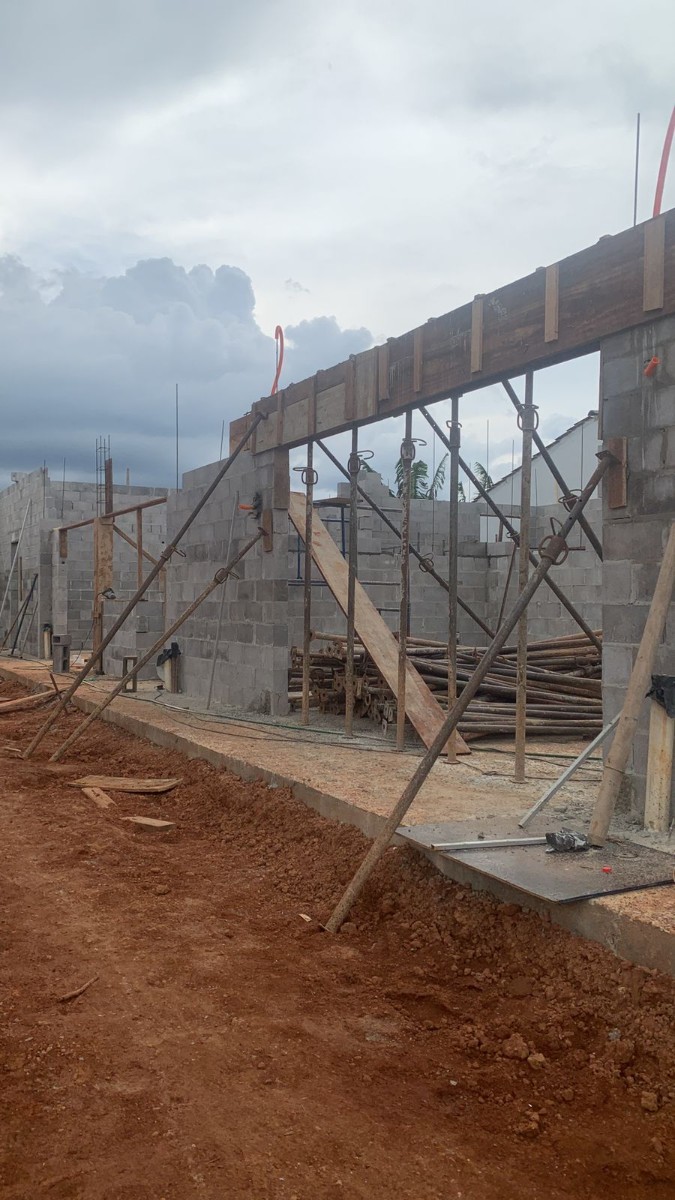 Bloco de Concreto vs Tijolo Cerâmico: Qual Escolher na Construção Civil?