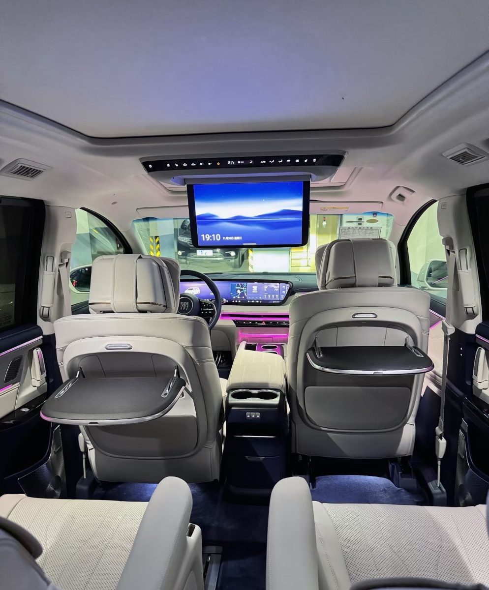 别克GL8舒适商务车