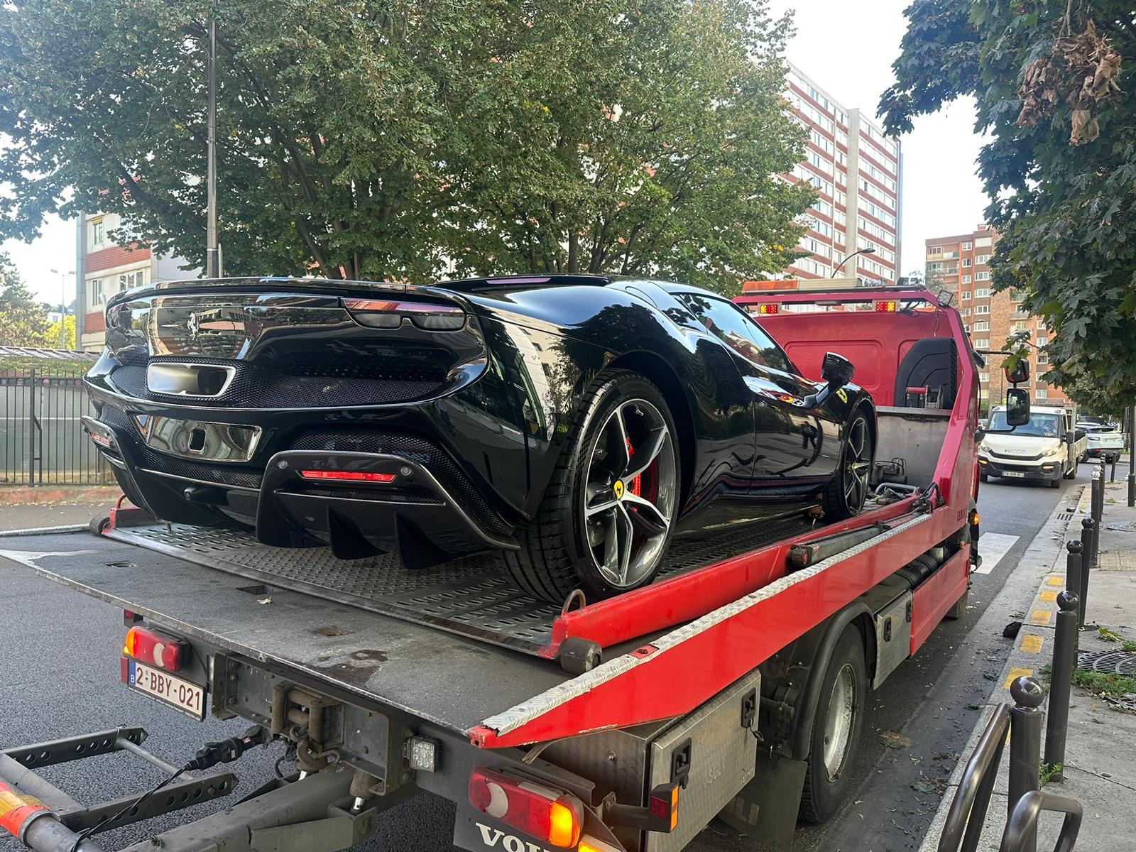 Professionele autotransport truck met meerdere voertuigen