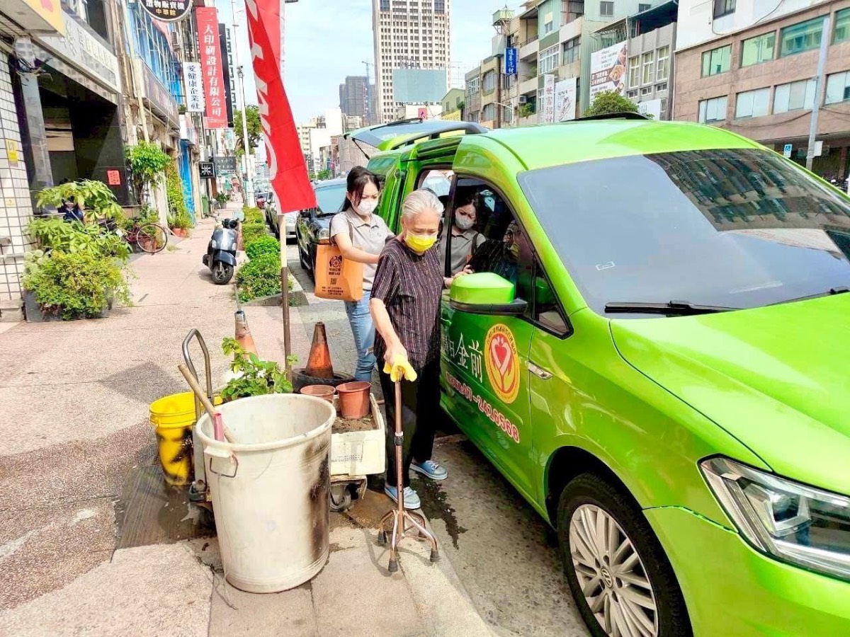 高雄前金日照交通接送服務 - 無障礙接送車輛