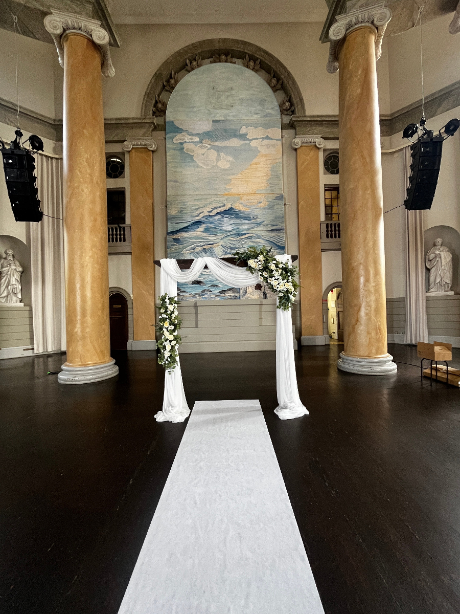 White Elegance inomhus med kolonner