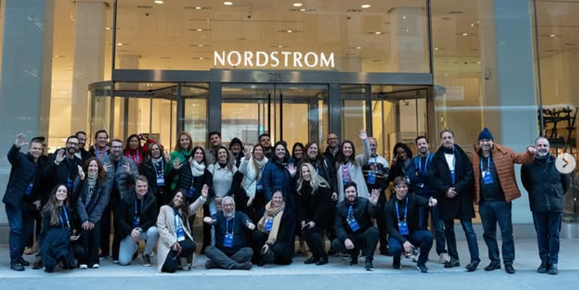 Delegação Gouvêa Experience em frente à loja Nordstrom em Nova York