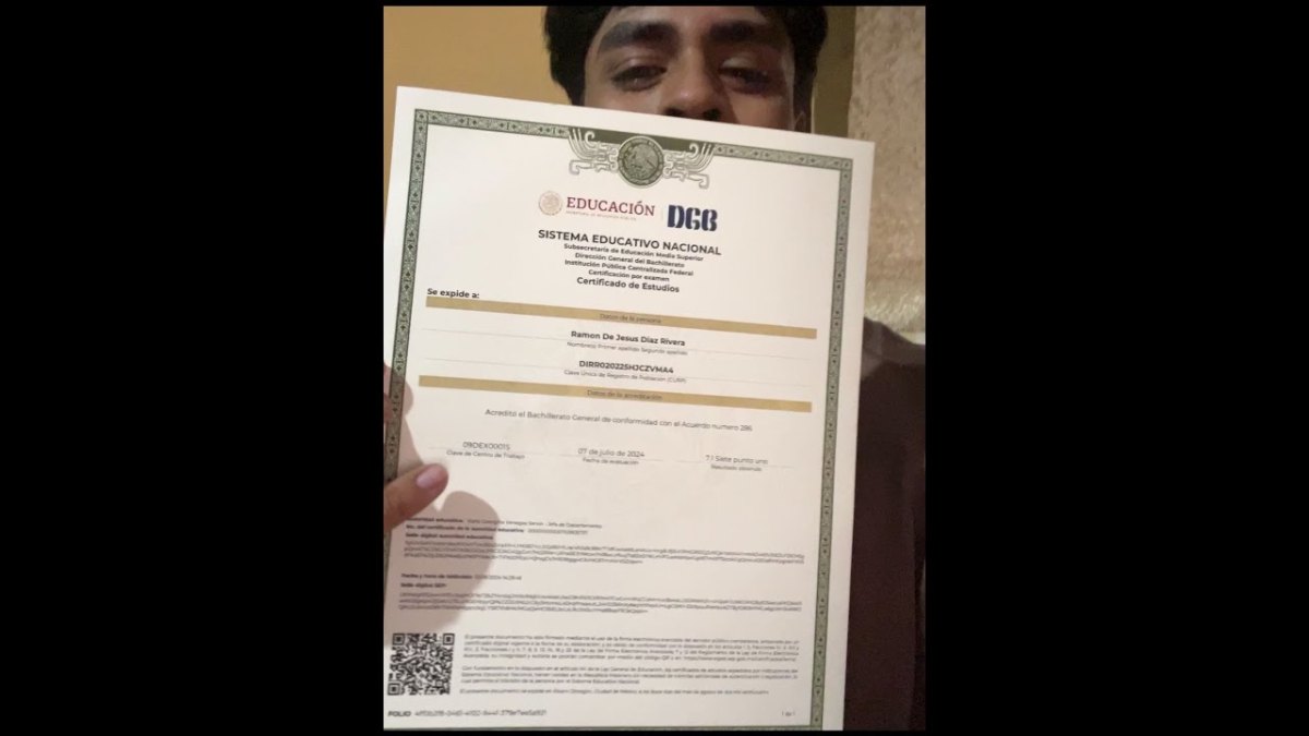 Egresado con Certificado de Estudios SEP - Instituto Aztlan