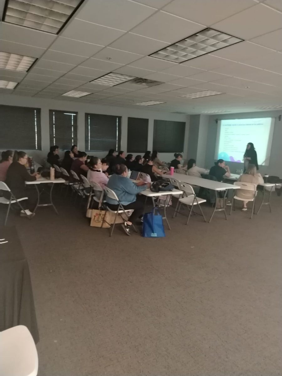 Clase en el Instituto Aztlan