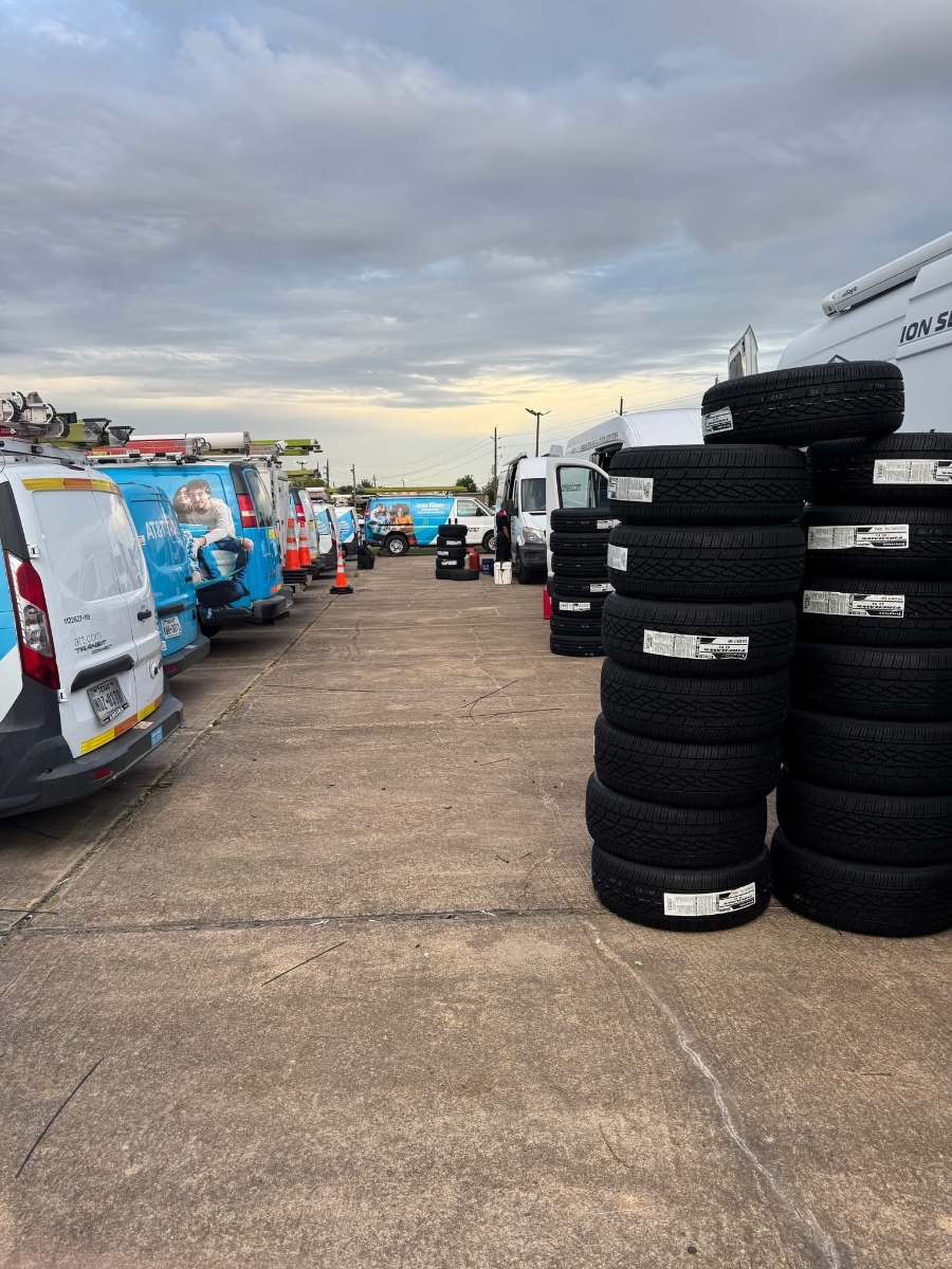 ASE-certified mobile fleet mechanic in uniform standing next to Onsite Auto Maintenance service van with professional automotive tools for Dallas-Fort Worth commercial vehicle maintenance