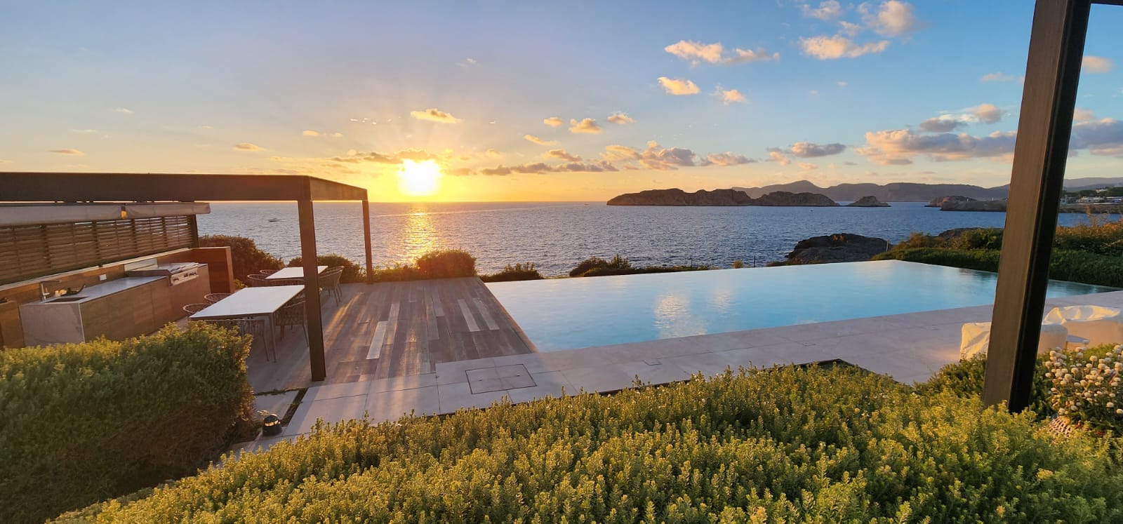 FIJI Patio Design background