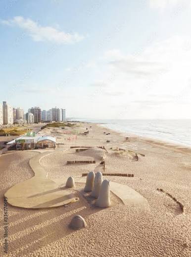 La Mano en Playa Brava en Punta del Este La Mano en Playa Brava - Punta del Este, Maldonado, Uruguay