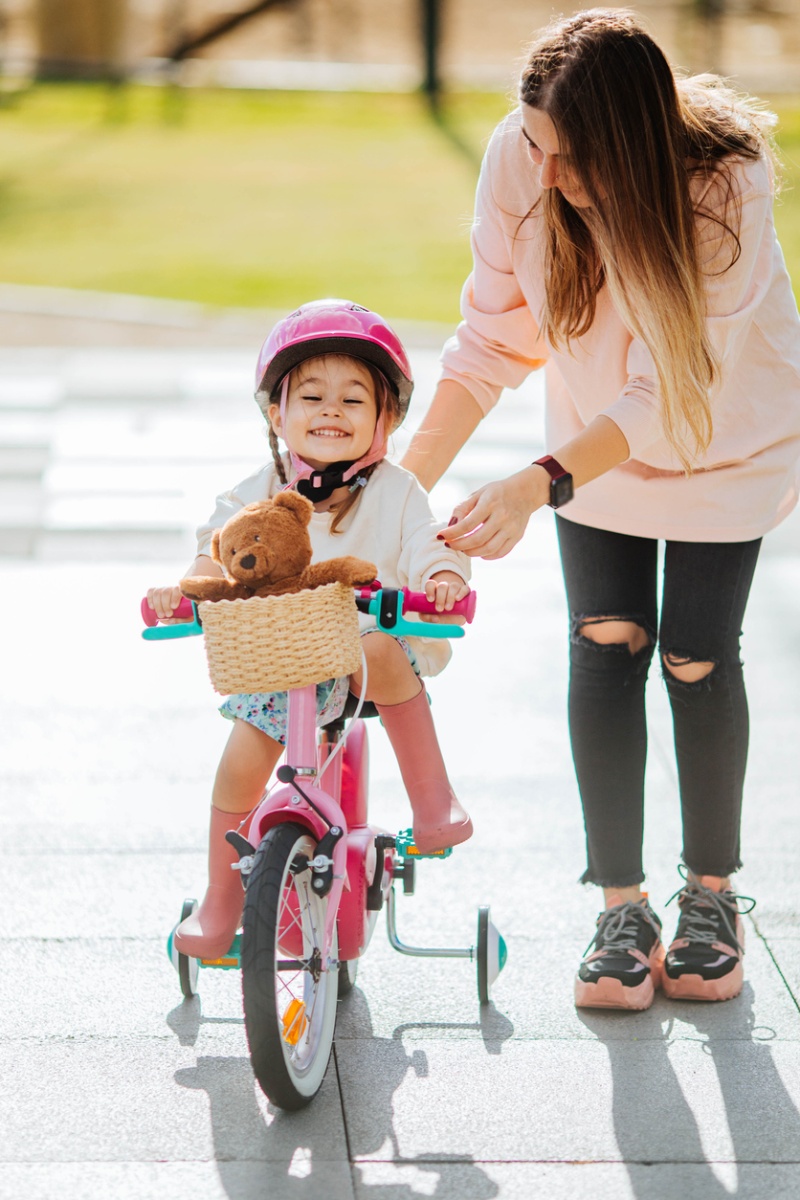 Concrete foundation construction in Charleston featuring reinforced steel rebar and professional concrete pouring for residential and commercial buildings with structural integrity and code compliance
