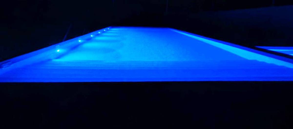 Басейн вночі