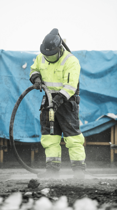 Professional dustless blasting technician