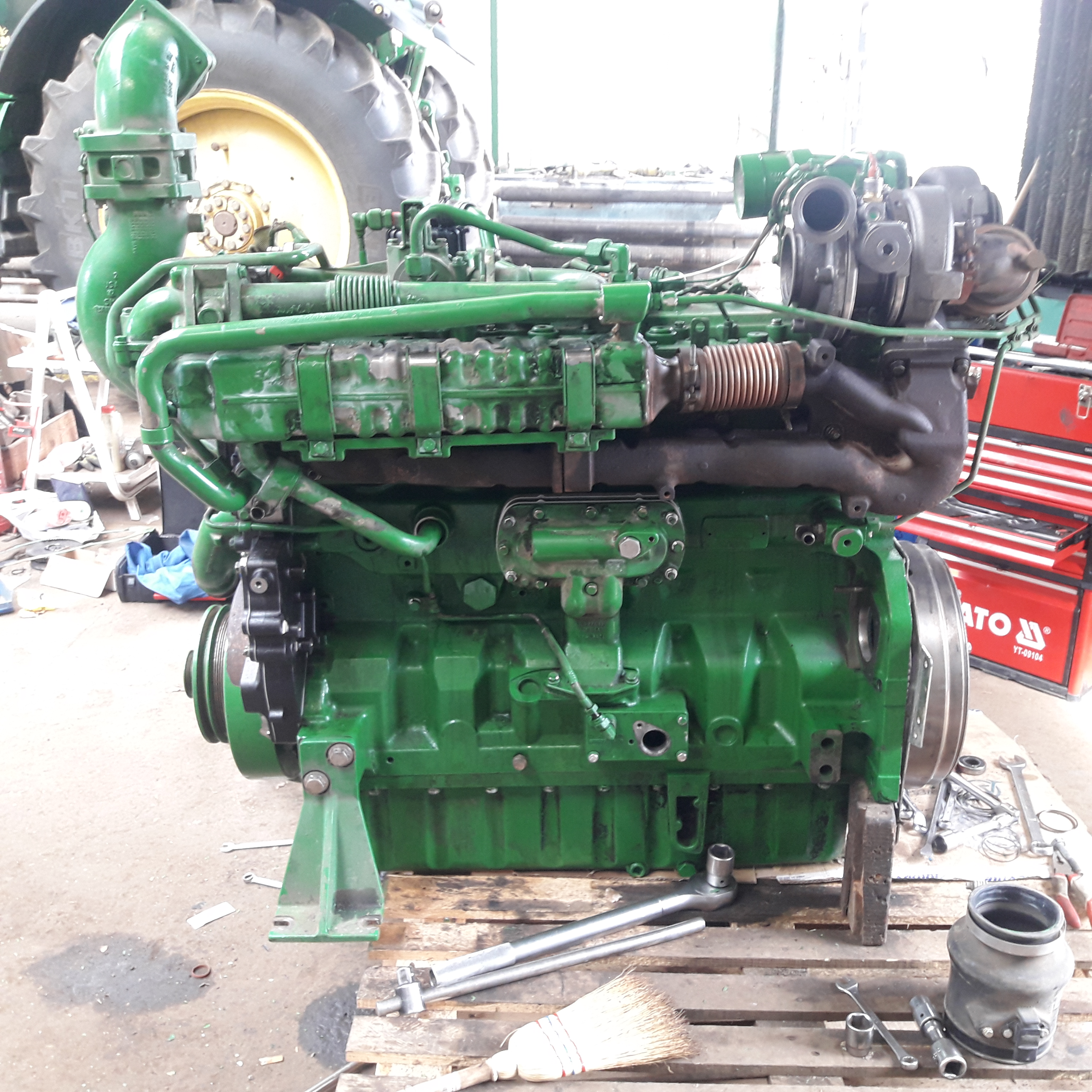 Kombájn motor javítás