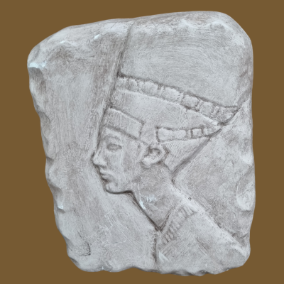 Nefertiti – 21 x 28 x 3 cm – L'Atelier d'Agnès Nefertiti – sculpture plâtre patiné artisanale par Agnès Bressand