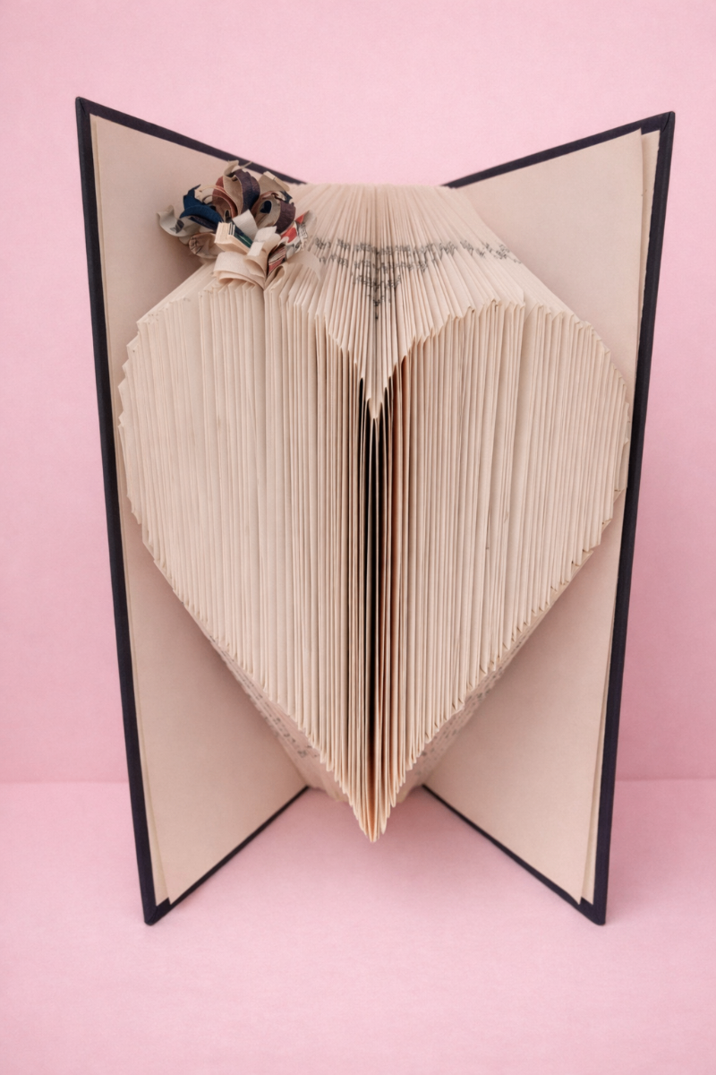 Cœur blanc – Livre plié (pièce unique)