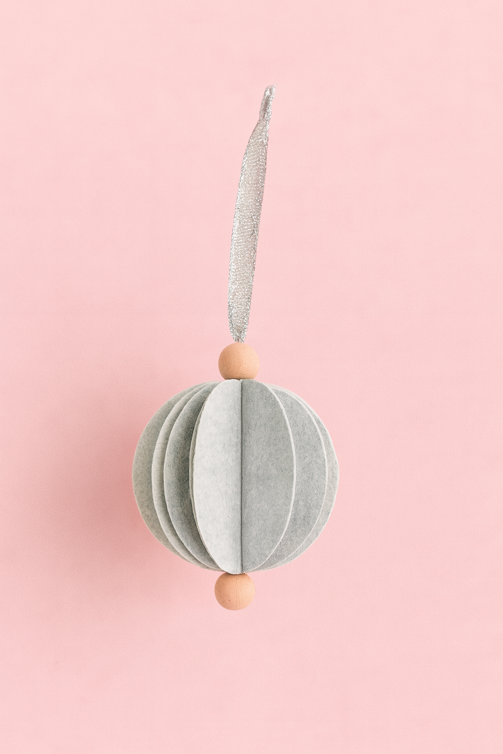 Boule de Noël – Doux Gris & Argent