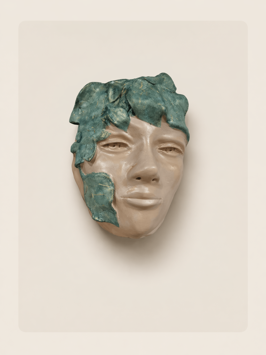 Feuille d'automne – H 22 × L 17 × Pr 12 cm – L'Atelier d'Agnès Feuille d'automne – sculpture argile sans cuisson par Agnès Bressand